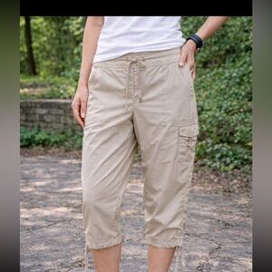 EXCELLENT CONDITION WOMEN’S LARGE (12-14) VINTAGE NIKE CAPRI PANTS